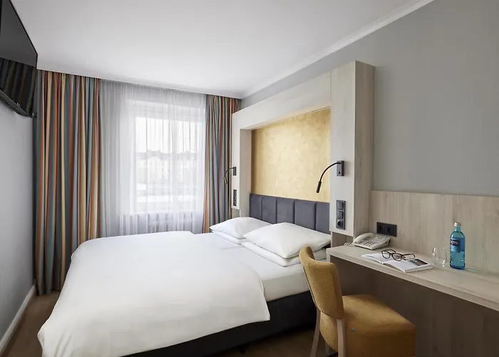 Western Raphael Altona 3*