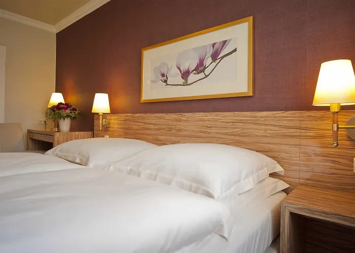 Western Raphael Altona 3*