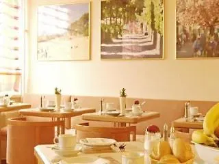 Western Raphael Altona Hotel 3*