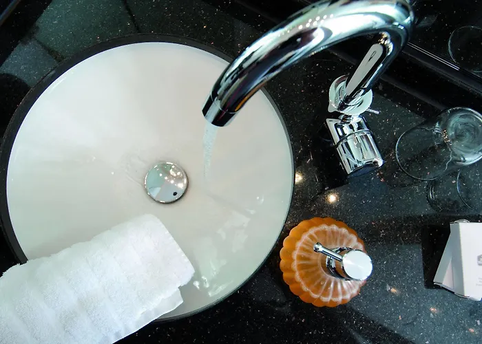 Western Raphael Altona Hotel 3*